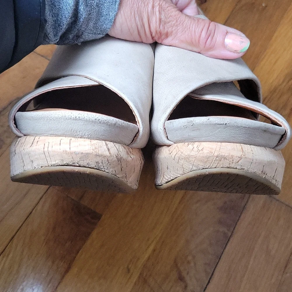 Gentle Souls Paulina criss cross strap platform cork chunky heel sandal 9